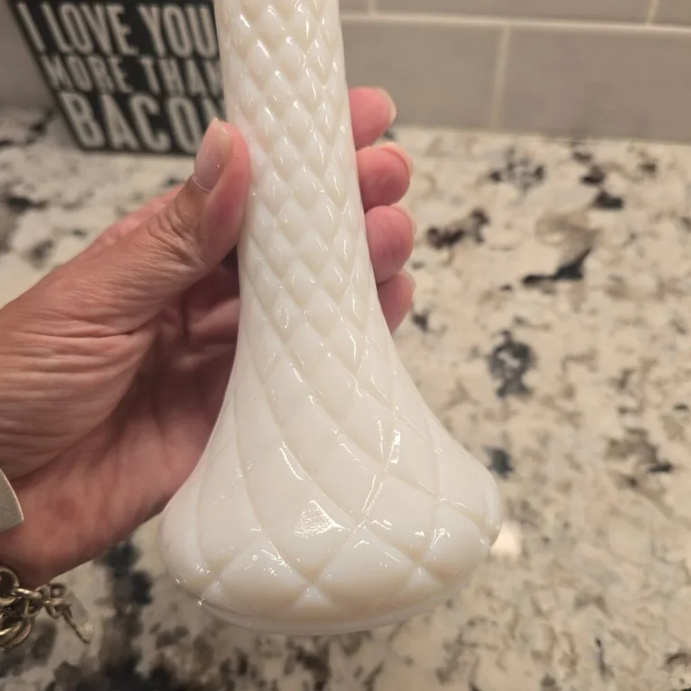 Vintage Hoosier Glass Milk Glass Bud Vase - Diamond Pattern #4092 GUC 9